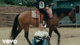 Miniatura del video Thought You Were Waving