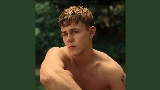 Miniatura del video SHE DON'T NEED TO KNOW